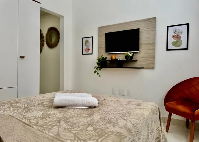 Stay Just 2 Blocks From Copacabana Beach Cozy & Convenient Retreat! Rio de Janeiro